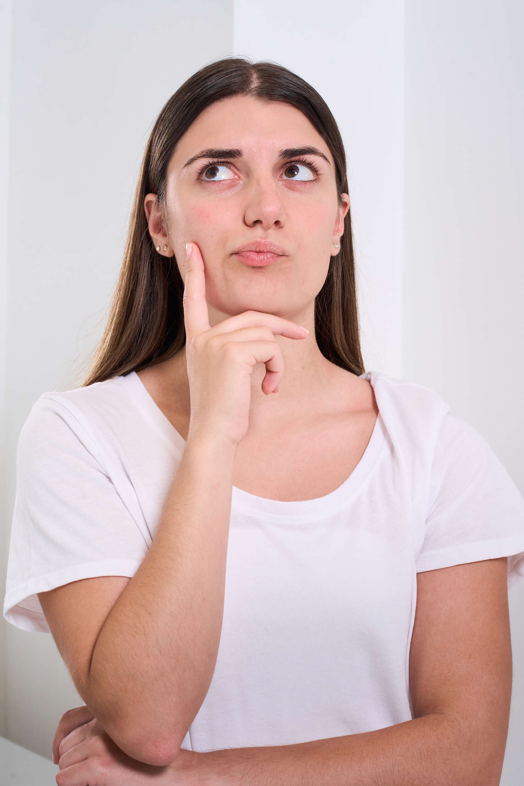 O que é a acne solar e como cuidar para a evitar?